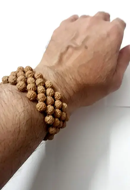 Brown Wooden Stretchable 5 Mukhi Rudraksha Beads Bracelet – image 4